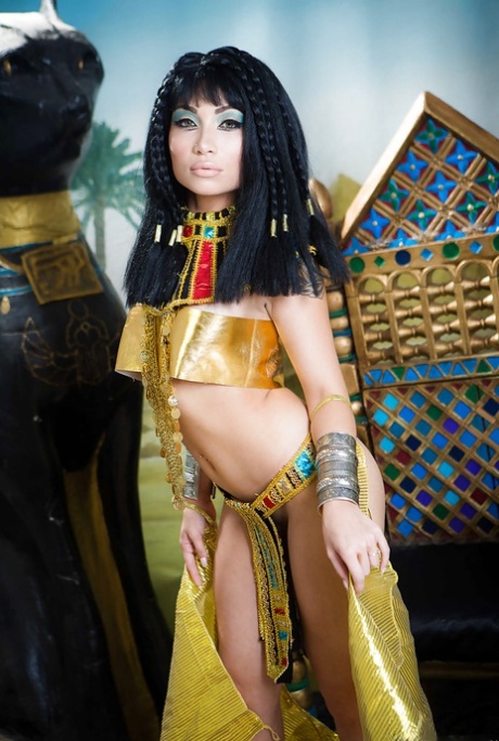 Cleopatra nude images